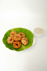 Ulutham Vadai, Elevate your snack time with the perfect union of vadai's crunch and chutney's burst of South Indian flavors.