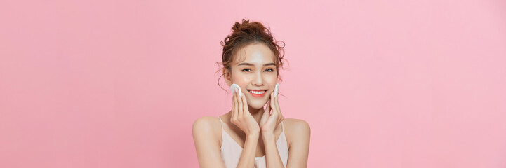 Gorgeous young asian woman holding cotton pads and smiling. Skincare and hygiene concept - obrazy, fototapety, plakaty