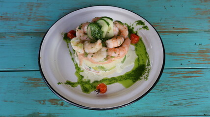 Causa rellena de langostinos, palta y papa, Causa stuffed with prawns, avocado and potato