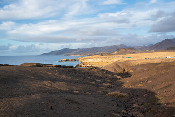 Fototapeta na wymiar View of Fuerteventura coast in La Pared
