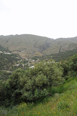 Le mont Krioneritis et village de Rodakino près de Spili en Crète