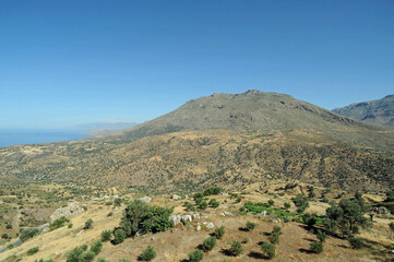 Le mont Asidérotas et la côte Saint-Paul vus de la route vers Agios Pavlos près de Mélampès en Crète