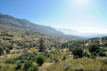Fototapeta na wymiar La face sud du mont Kédros vu de la route de Spili à Agia Galini près de Mélampès en Crète