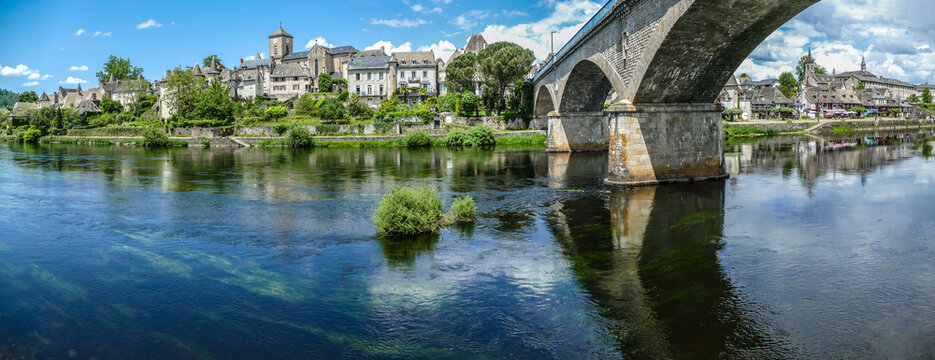 Argentat Frankreich Nouvelle-Aquitaine Corrèze Kai Lestourgie Dordogne Pont de la République 