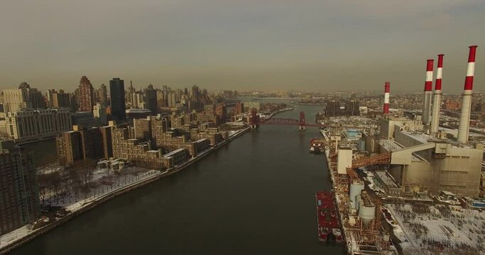 NYC Drone flying north over Hudson River towards Queens