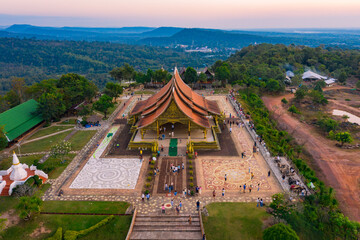 Obraz premium Sirindhorn Wararam Phuprao temple, highlight of the temple is church where the exterior wall has a Buddhist artwork depicting a glowing Kalapapruek tree.