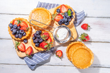 Sponge mini tart cakes with summer berry