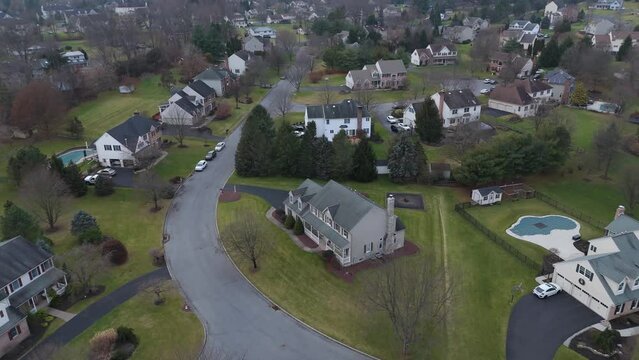 view of suburban neighborhood drone pull back