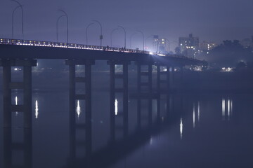 Naklejka premium bridge at night