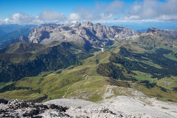 Fototapeta na wymiar Awesome mountain scenery in the dolomites: View from Sassopiatto peak to Rosengarten Schlern Naturepark, Alpe di Siusi and Rosszahnscharte in Gardena Valley, South Tyrol