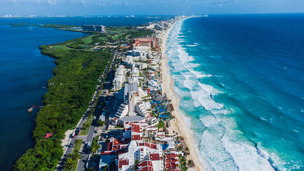 Visão aérea da região costeira de Cancun no México - obrazy, fototapety, plakaty