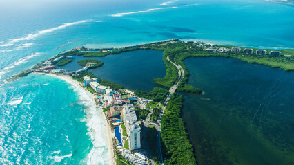 Visão aérea da cidade litoral de Cancun no México