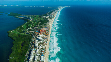 aerial view of the hotels and resorts in cancun beach mexico - obrazy, fototapety, plakaty