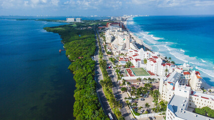 aerial view of the hotels and resorts in cancun beach mexico - obrazy, fototapety, plakaty