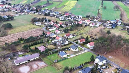 Widok z lotu ptaka budynki i architektura krajobrazu wioski.