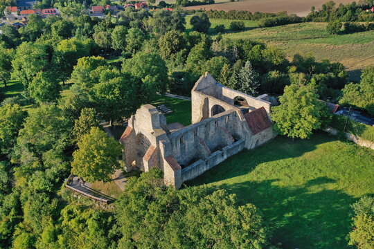 Ruine der Stiftskirche Walbeckin Oebisfelde-Weferlingen im Landkreis B&ouml;rde, Luftaufnahme