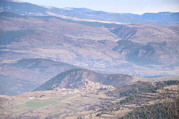 La cara norte de la Serra de Cadí vista desde Estana (Cerdanya, Cataluña, España, Pirineos)