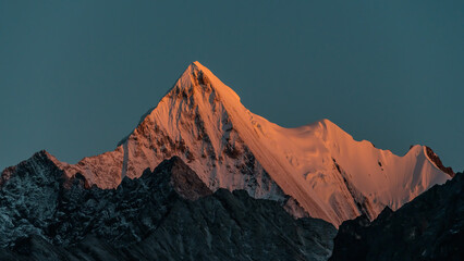Fototapeta premium golden snow mountain sunset of Yangmaiyong