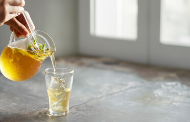 Fototapeta premium tea with lemon and mint