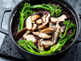 Nutritious rice with mushrooms, Hot Stone Pot Rice	