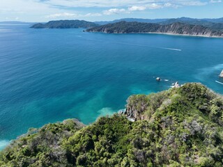 Obraz premium Tropical Tranquility: Capturing the Serene Beauty of Isla Tortuga's Crystal-Clear Waters and Pristine Beaches in Stunning Costa Rica