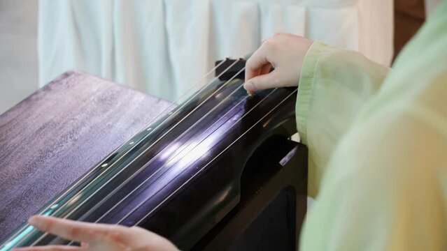 playing the guzheng