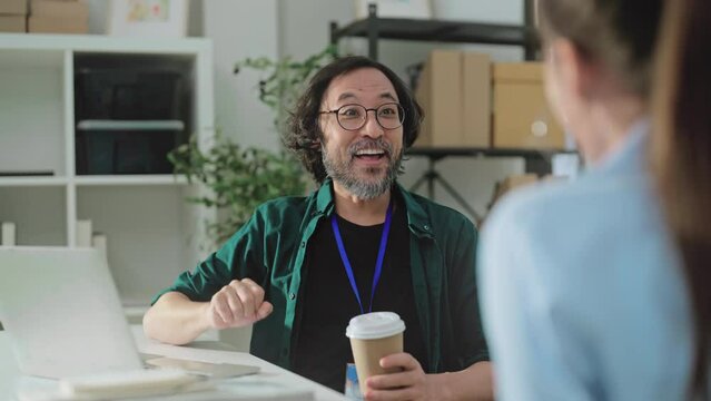 casual good vibe smile laugh conversation friend male and female marketing fun joy happiness moment discussion casual cloth Small group of business people working together at the office