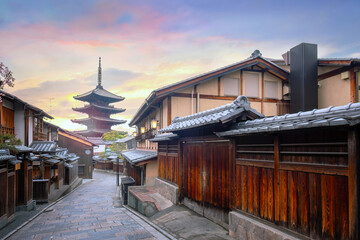 The Yasaka Pagoda in Kyoto, Japan during full bloom cherry blossom in spring - 703139495