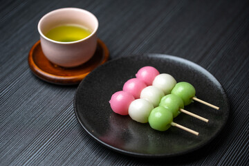 三色団子　日本の甘味　和風イメージ