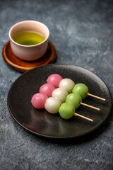 三色団子　日本の甘味　和風イメージ