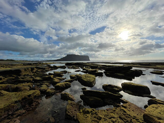 Fototapeta na wymiar clear skies, the sea, and mossy rocks