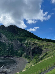 Blue skies, cliffs, grass on rocks
