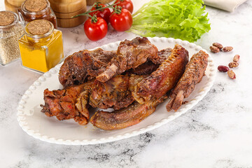 Roasted duck wings with sauce