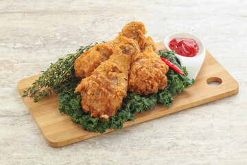 Fried chicken drumsticks with tomato sauce