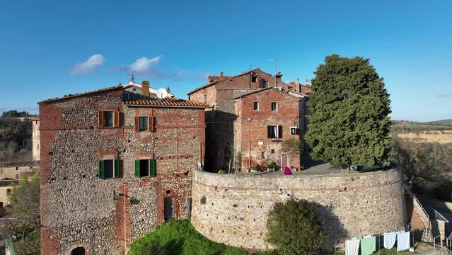 Il borgo medievale di Monteleone d'Orvieto in Umbria, Terni, Italia.
Vista panoramica dell'antico borgo, meta turistica di stranieri e villeggianti.