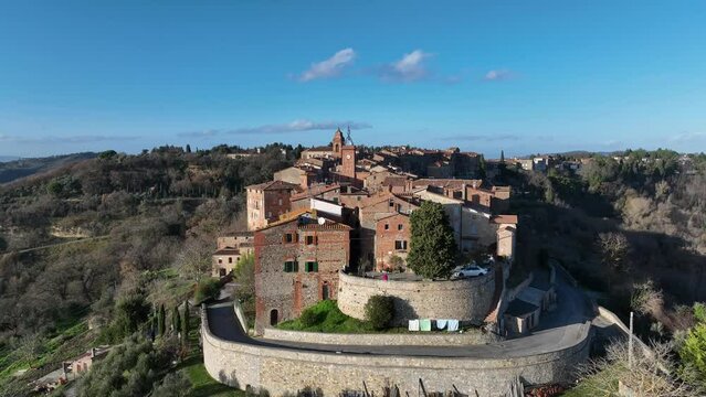 Il borgo medievale di Monteleone d'Orvieto in Umbria, Terni, Italia.
Vista panoramica dell'antico borgo, meta turistica di stranieri e villeggianti.