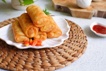fried spring rolls 