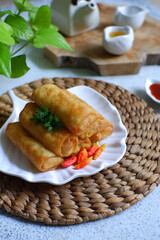 fried spring rolls 