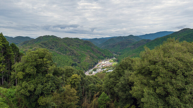 愛知 足助城から城下を望む
