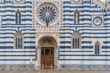 Obraz premium The cathedral (Duomo, Basilica di San Giovanni Battista) facade, Monza