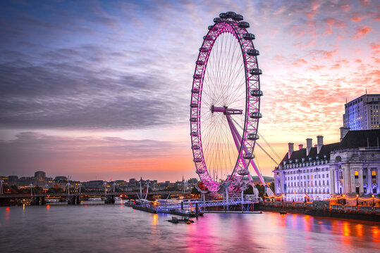 Fototapeta The London Eye on the South Bank of the River Thames at night, United Kingdom capital city, London.