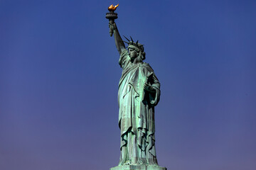 Obraz premium The famous Statue of Liberty, icon of New York and the Big Apple, symbol of the city of Manhattan and of freedom and democracy in the world.