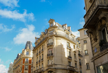Fototapeta na wymiar real estate , haussmannian architecture in Paris Srobonne univerity