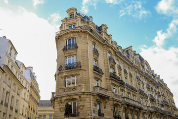 Fototapeta premium real estate , haussmannian architecture in Paris