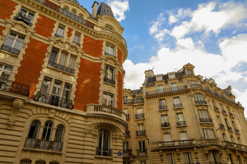 Fototapeta na wymiar typical parisians building facade , haussmannian style ,5th arrondissement