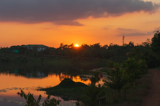sunset over lake | Shwe Pyi Resort