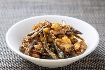 くるみ入り田作り(ごまめ)。
