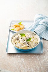 Pasta with chicken and cream sauce
