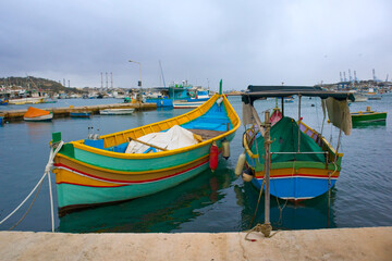 Fototapeta na wymiar Colorful typical boats in traditional fisherman village Marsaxlokk, Malta