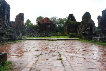My Son Sanctuary, Ruins from the Champa Empire in Hoi An, Vietnam - ベトナム ミーソン遺跡